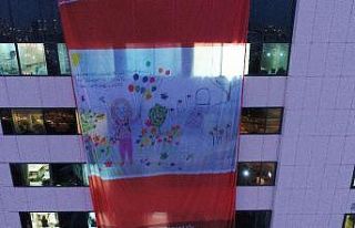 Kalp hastası Esila’nın yaptığı dev resim havadan...