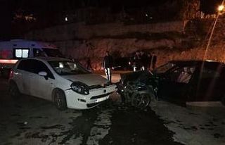 Karaman’da iki otomobil çarpıştı: 2 yaralı