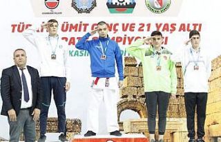 Karatecilerden 3 madalya