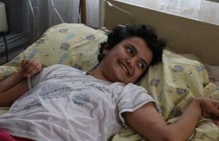 Kök hücre tedavisi bekleyen 13 yaşındaki Medine...
