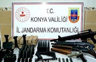 Konya’da jandarmadan ruhsatsız silah satışına...