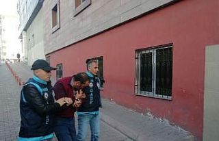 Maske takarak girdikleri bağ evinden 10 bin lira...