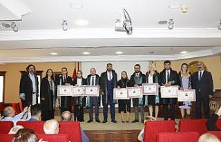 Mersin’de stajyer avukatlar cüppe giydi