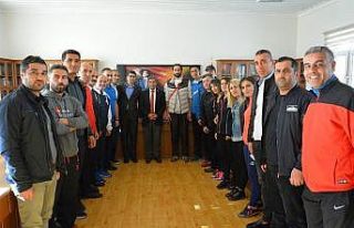 Müdür Tatlı, başarılı öğretmenleri tebrik...