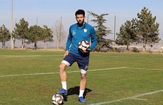 Nevşehir Belediyespor takım kaptanı Okan Duran,...