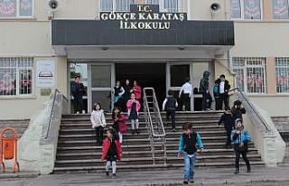 Öğrenciler karnesiz tatili dans ederek karşıladı