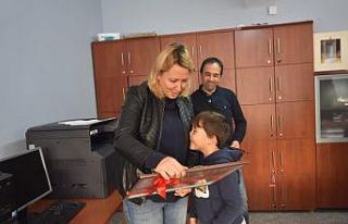 Öğretmen anneye 7 yaşındaki oğlundan duygulandıran...