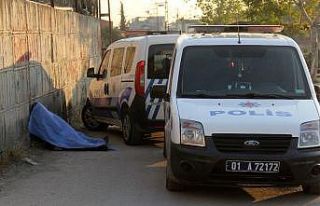 "Ölüü" yazan duvarın dibinde öldü