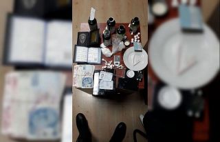 İstanbul’da zehir taciri eski polisin evinden kokain...