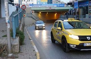 Pendik’te beton mikserinin altgeçide sıkıştığı...