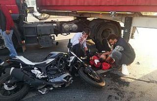Yasak yerden dönüş yapan tıra motosiklet çarptı:...