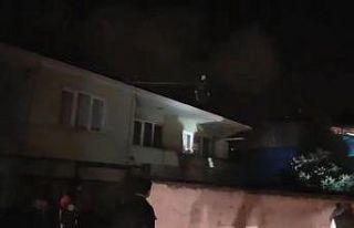 Polisten kaçtı, çatıdan inmemek için direndi