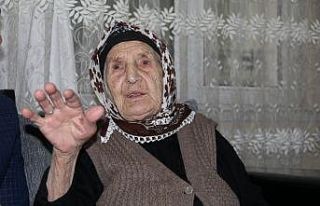 Rizeli 107 yaşındaki Emine nine uzun yaşamanın...