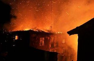 Sakarya’da çıkan yangında iki ev kullanılamaz...