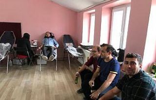 Selendili öğretmen ve velilerden kan bağışına...