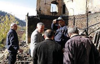 Sobanın devrilmesiyle çıkan yangında yaşlı adam...