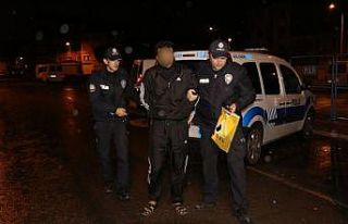 Tartıştığı 20 yaşındaki karısını döverek...