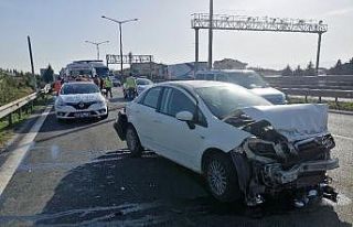 TEM Otoyolu’ndaki kazada otomobil hurdaya döndü:...