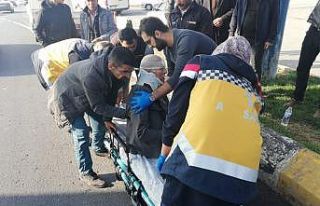 Üst geçidi kullanmayan yaşlı adama kamyonet çarptı