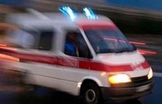 Üzerine kapı düşen çocuk hayatını kaybetti