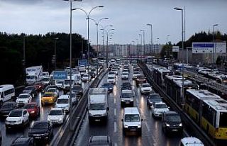 Yağmur sonrası metrobüslerde yoğunluk oluştu