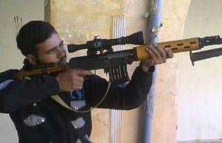 Yakalanan DEAŞ’lının silahlı fotoğrafları...