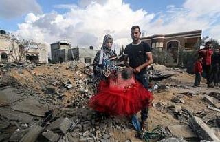 Yeni evlenen Filistinli çift, İsrail’in saldırısında...