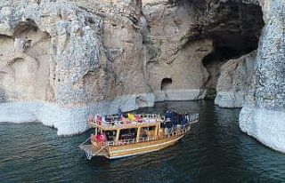 Yeni keşfedilen kanyonlara tekne ile tur