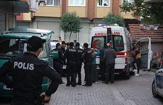 Zeytinburnu’nda cinnet geçiren baba dehşet saçtı;...