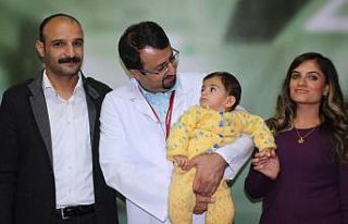 170 günlük yaşam mücadelesini Umut bebek kazandı