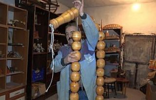 25 yıldır ahşaba şekil veriyor: Binin üzerindeki...