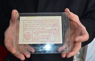 85 yıllık piyango biletine gözü gibi bakıyor