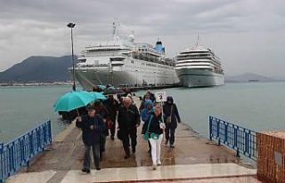 Alanya’ya bir günde iki lüks gemiyle 2 bin turist...