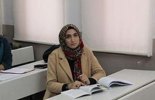 Aldığı burslarla yardıma muhtaçlara koştu, kapı...