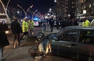 Alkollü sürücü park halindeki 5 araca çarptı:...