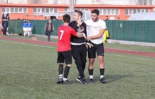 Amatör maçta trajikomik olay