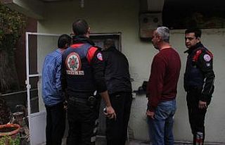 Annesini rehin alan eski boksöre biber gazlı müdahale