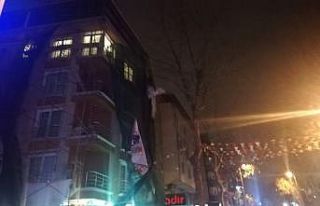 Avcılar’da şiddetli rüzgarda iskele koptu