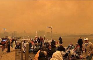 Avustralya’da alevler kasabayı sardı: 4 bin kişi...