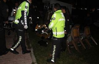 Bekçilerden kaçmak için göle atlayan genç tekneyle...