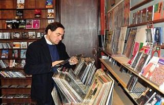 Beyoğlu’nun tarihe tanıklık eden plakçısı...