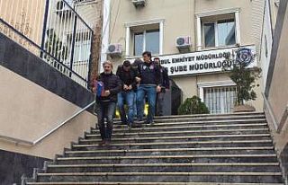 Büyükçekmece’de silah zoruyla market soyan şahıslar...