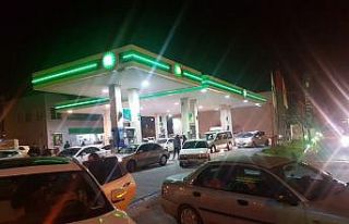 Depremden sonra vatandaşlar benzinliklere akın etti