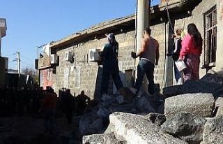 Diyarbakır’da mahalle sakinleri, çevik kuvvet...