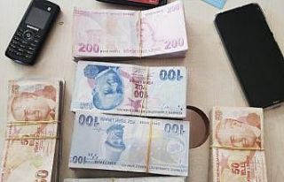 Dolandırıcıların elinden yaşlı kadını polis...