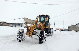 Erzincan’da kar ve tipi dolayısıyla 49 köy yolu...