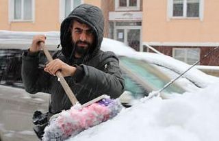 Erzurum’da kar hayatı felç etti