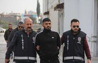 Eşini elinden alan arkadaşını öldürdü