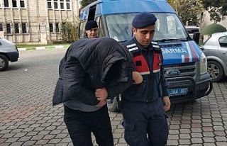 Eşinin aracını yakan koca adliyede