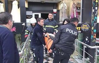 Evde ayağını kıran yaşlı kadının yardımına...